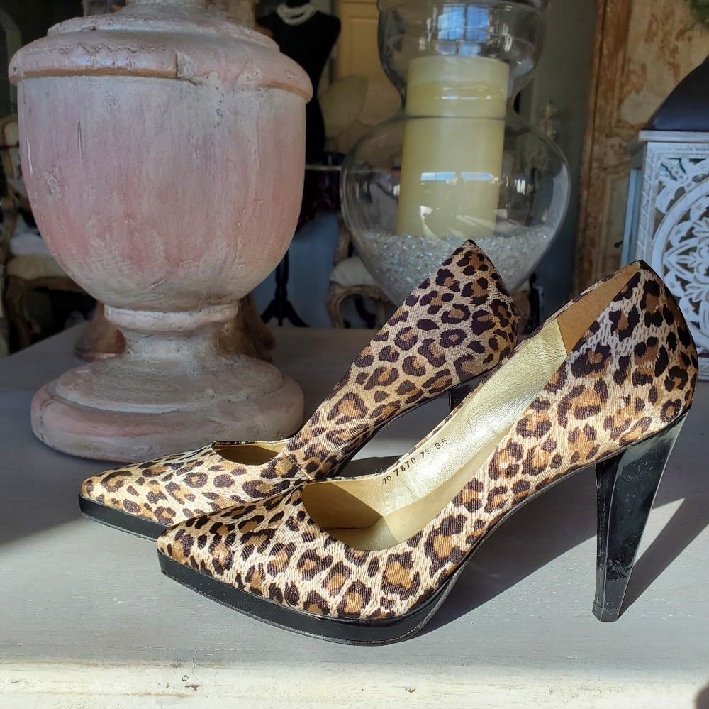 Cathy Jean Brazil New Leopard Heels Size 8.5M